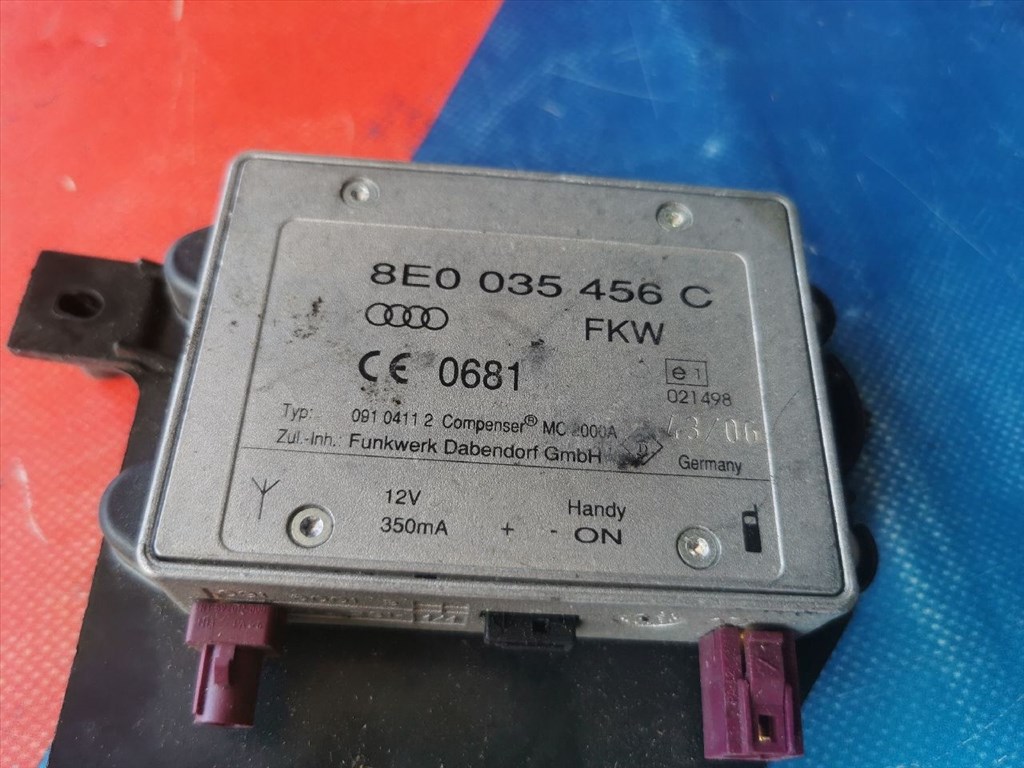 Audi A6 (C6 - 4F) C6 - 4F AUDI A6 C6 Antenna Erősítő  8e0035456c 1. kép