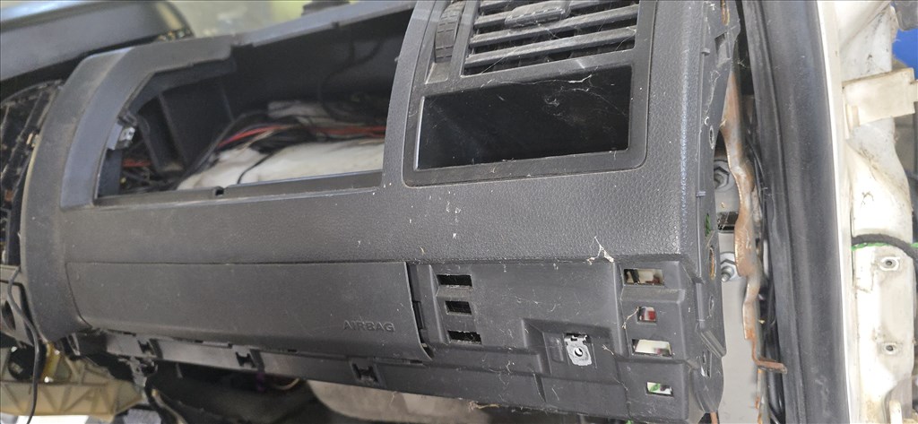 Volkswagen Transporter T5 2.5tdi automata bontott alkatrészei BNZ 23. kép