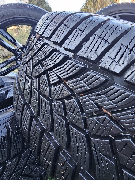  5x112 lyukosztású 18" használt MAM alufelni, rajta 235/45 új Goodyear téli gumi gumi  4. kép