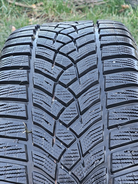  5x112 lyukosztású 18" használt MAM alufelni, rajta 235/45 új Goodyear téli gumi gumi  7. kép