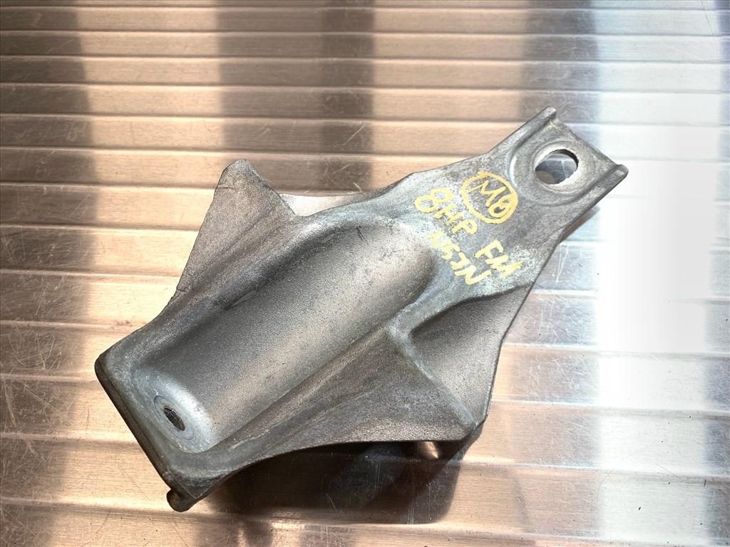 BMW 5-ös, BMW 6-os, BMW 7-es, F01/F02, F1X váltótartó konzol 6788561 22326788561 1. kép