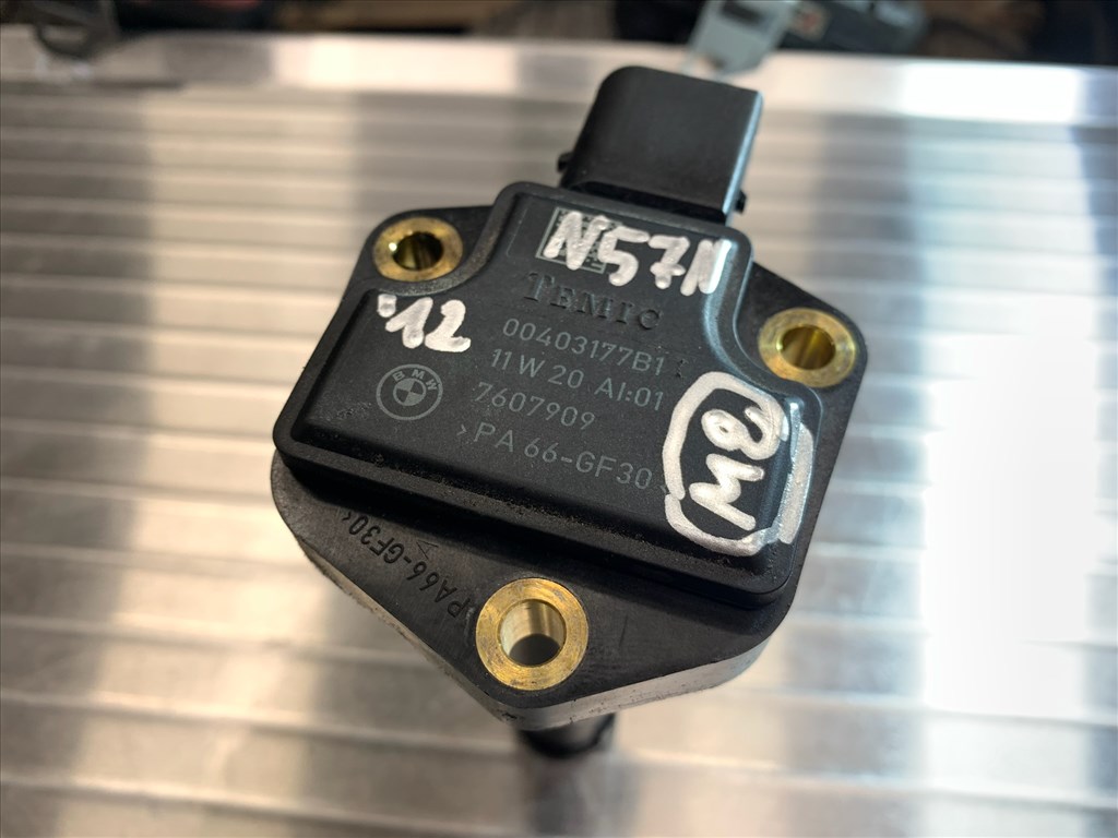 BMW E70 E71 E9X F0X F1X F25 F26 N47 N52 N53 N54 N55 N57 olajszint érzékelő 12617607909 12617567722 2. kép