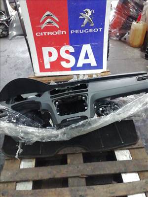 Peugeot 508 I műszerfal 