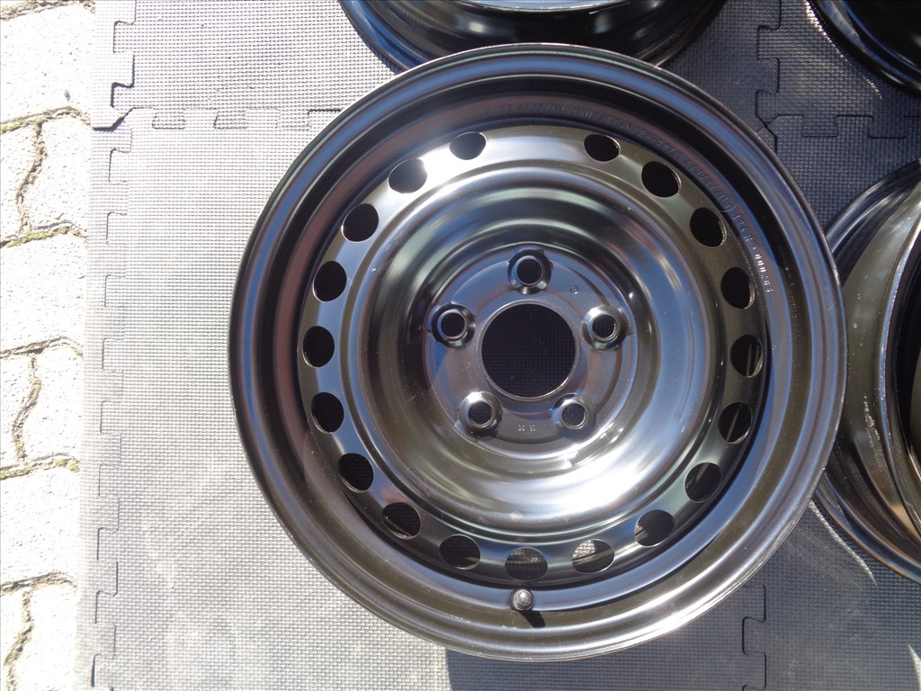 Új lemezfelni Hyundai 15-ös, 5×114.3-as osztóval eladó. 2. kép