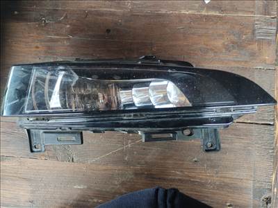 Skoda Scala jobb ködlámpa 