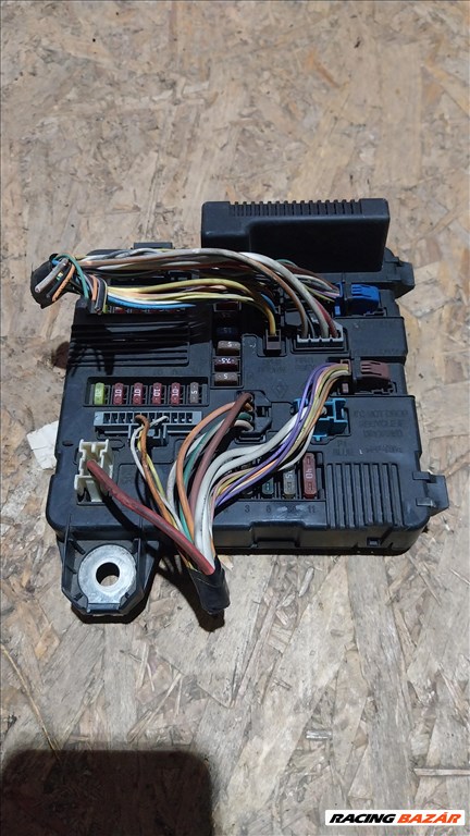 Renault Mégane 2, Scénic 2, biztosíték tábla eladó 8200306033a 1. kép