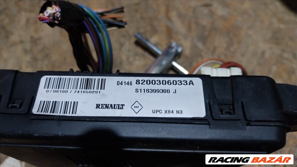 Renault Mégane 2, Scénic 2, biztosíték tábla eladó 8200306033a 2. kép