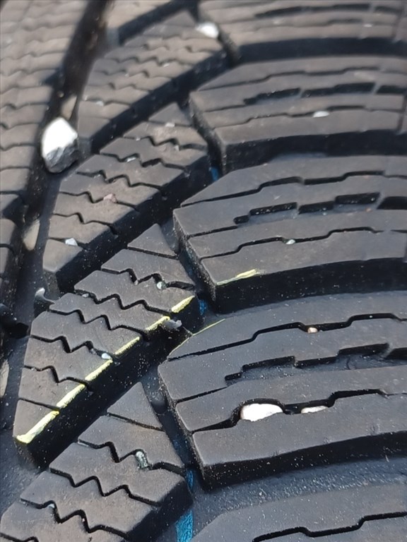  185/7014" újszerű Semperit téli gumi gumi 1. kép