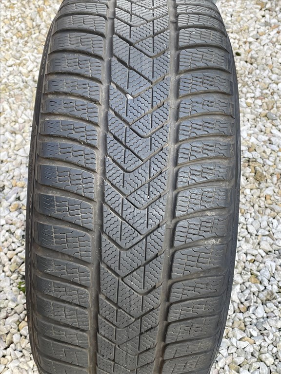 20" újszerű (gyári felni) alufelni, rajta 235/35 használt Pirelli téli gumi gumi  3. kép