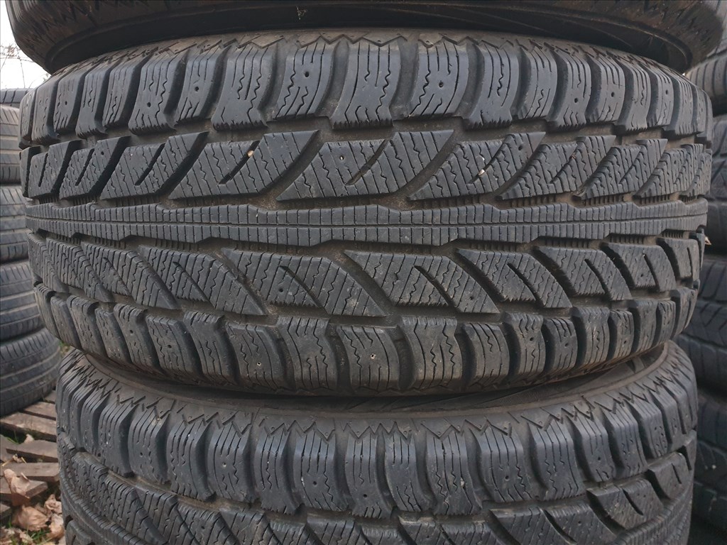  235/55 18 Cooper Weather-Master WSC 3. kép