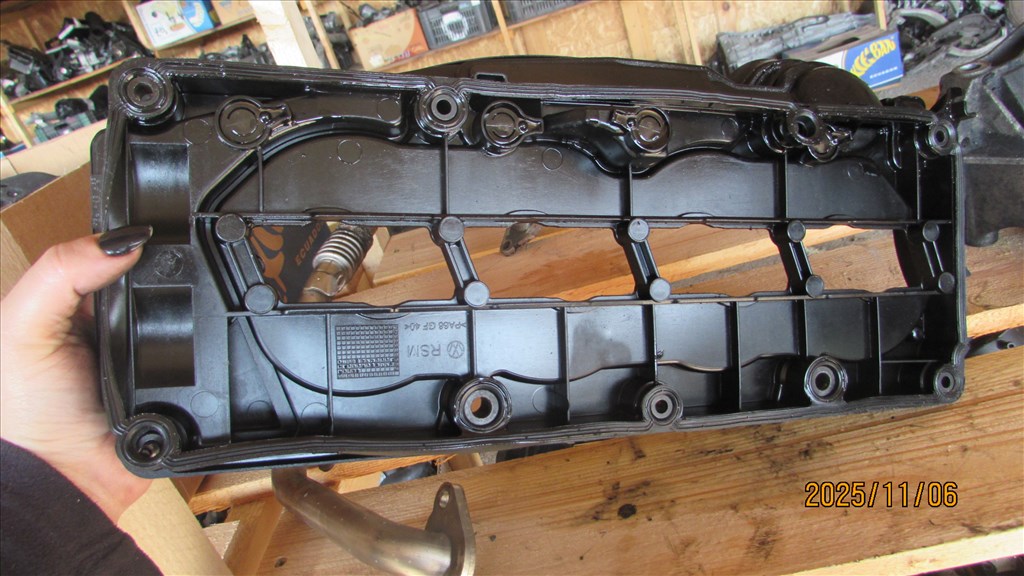 Audi A4 (B8 - 8K) 2.0 TDI quattro szelepfedél 03l103469a 2. kép