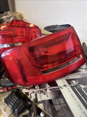 Audi A4 B8 sedan bal hátsó lámpa 8K5 945 095