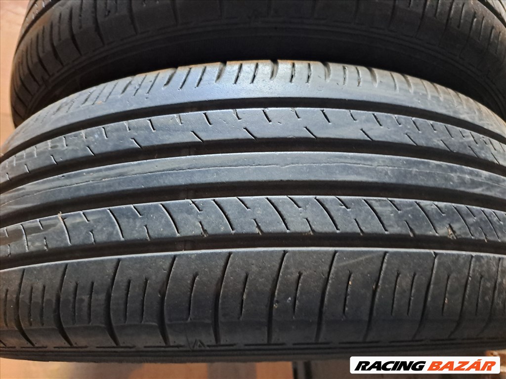 2db 215/60 R17 DUNLOP Nyári gumi eladó!!! ára! 10000Ft/db Állapota: 5mm minta 2. kép