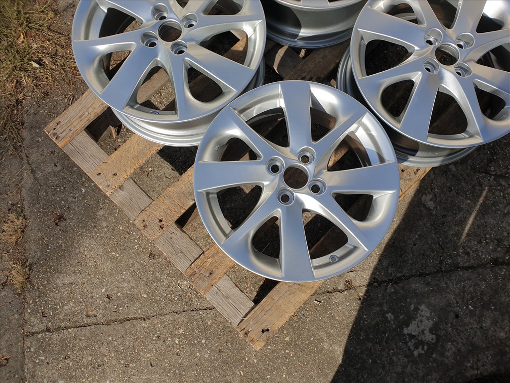 16" 4x100 Toyota Yaris 4. kép