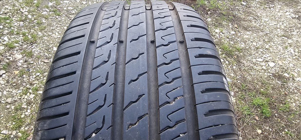 5x114.3 lyukosztású 17" használt alufelni, rajta 225/50 használt Barum nyári gumi gumi  3. kép