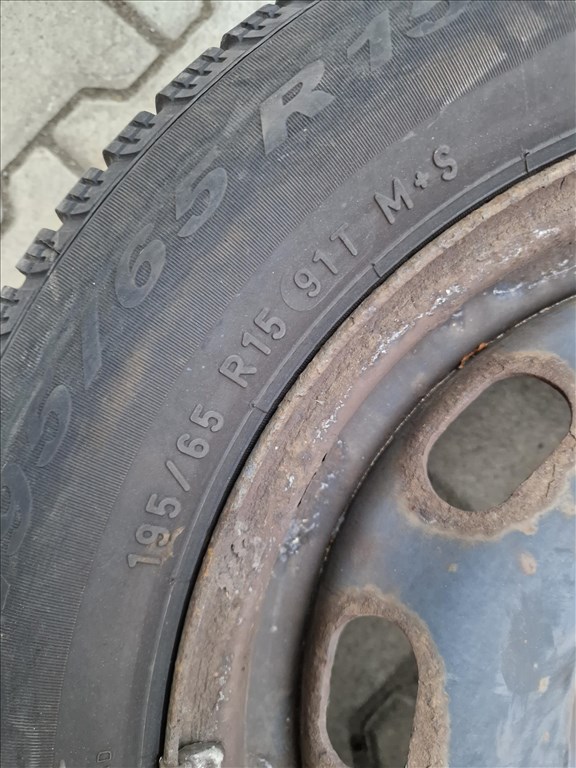  2 db 5x100 15" lemezfelni, rajta 195/65 Pirelli téli gumi (26195) 7. kép