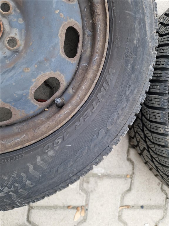  2 db 5x100 15" lemezfelni, rajta 195/65 Pirelli téli gumi (26195) 9. kép