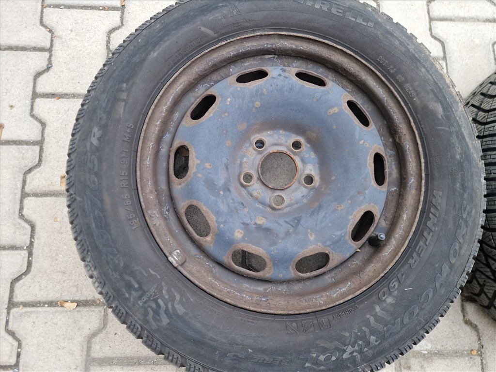  2 db 5x100 15" lemezfelni, rajta 195/65 Pirelli téli gumi (26195) 10. kép
