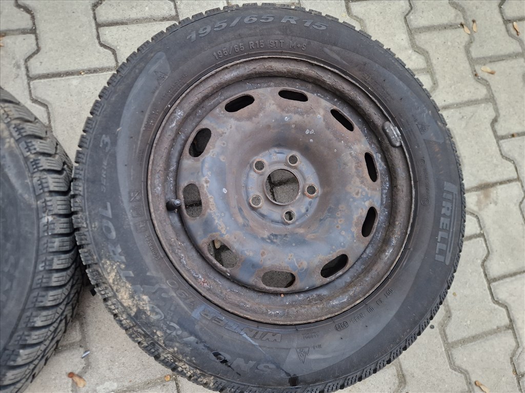  2 db 5x100 15" lemezfelni, rajta 195/65 Pirelli téli gumi (26195) 11. kép