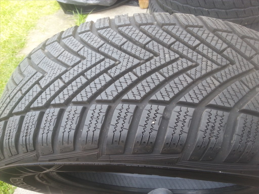  215/60R16 Vredestein Wintrac újszerű téli gumi  2. kép