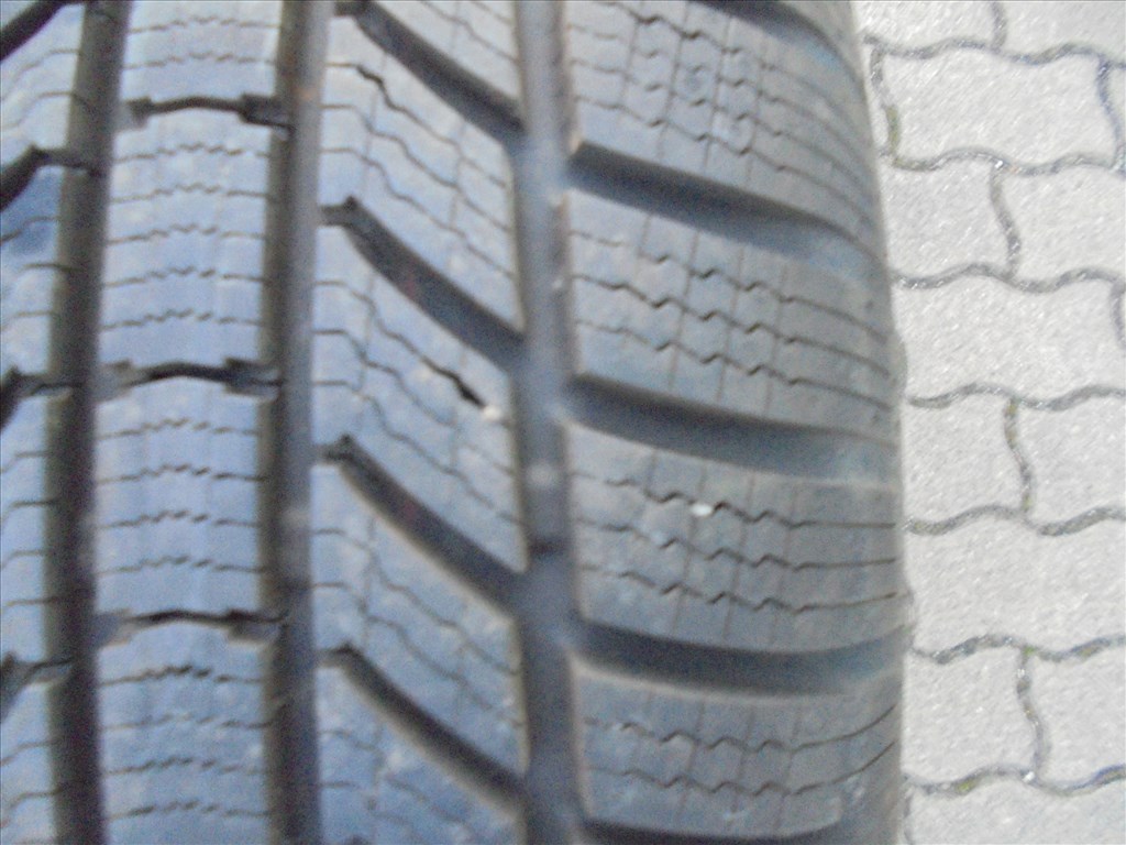 1 db 215/65 R 16-os szinte új Continental téli gumi eladó 2. kép