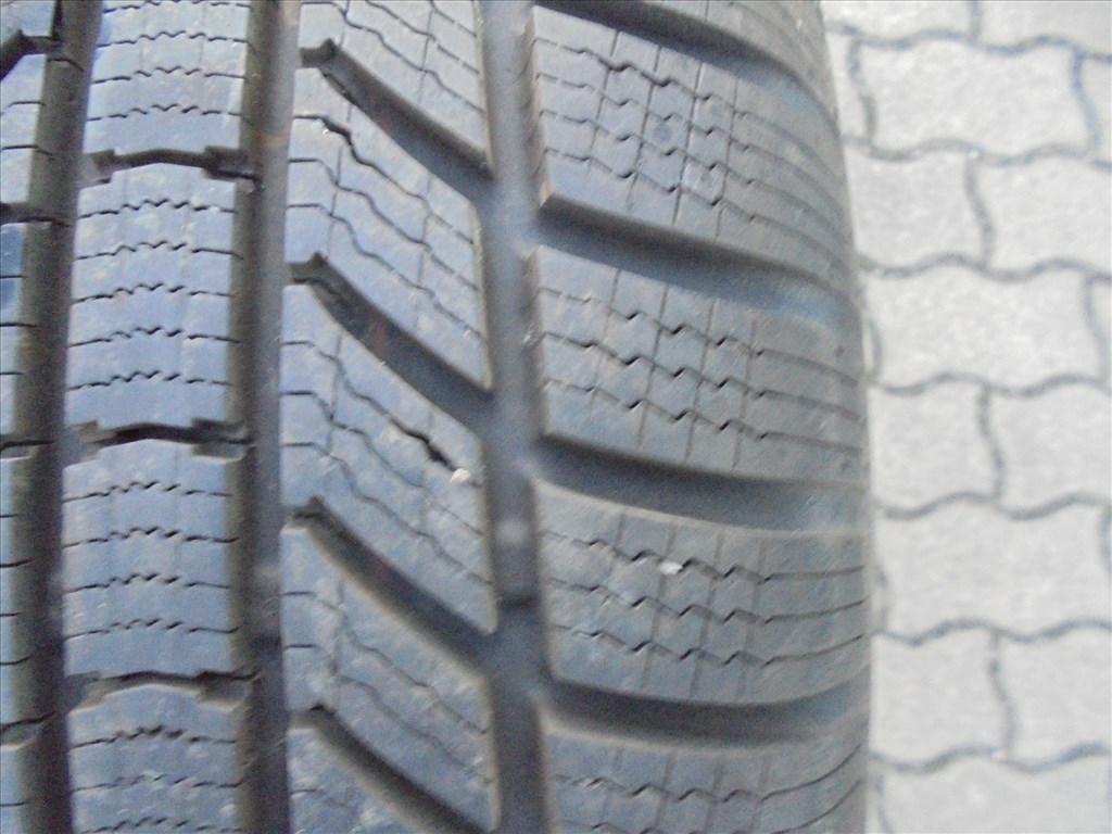 1 db 215/65 R 16-os szinte új Continental téli gumi eladó 3. kép