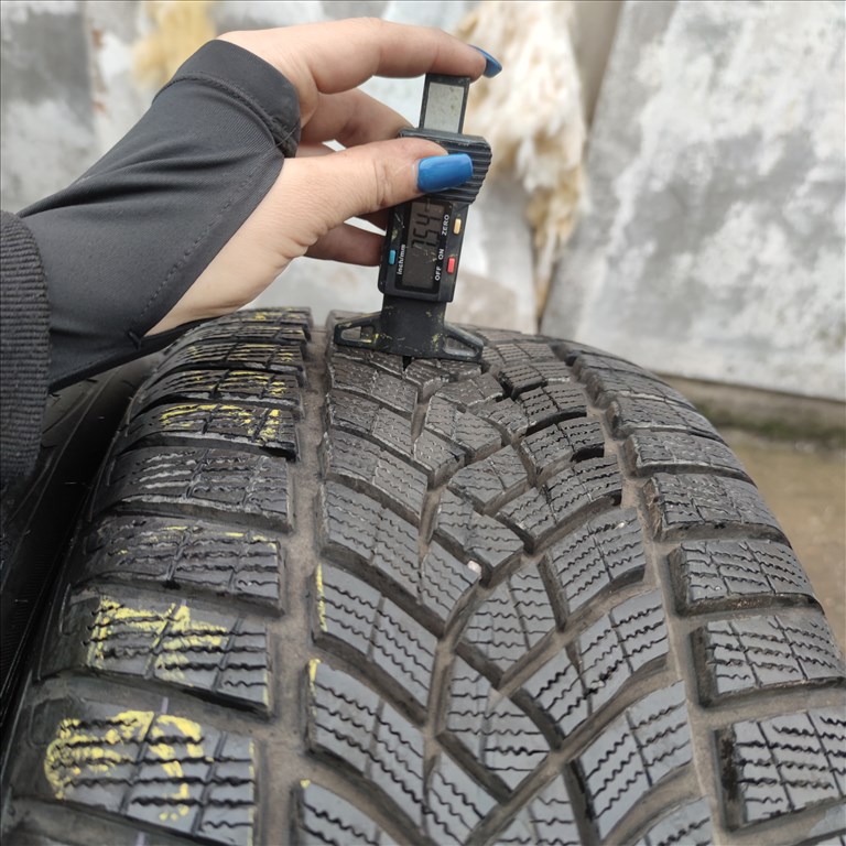  255/45 R19 Goodyear téli gumi 50000ft a 2db/37/ 2. kép