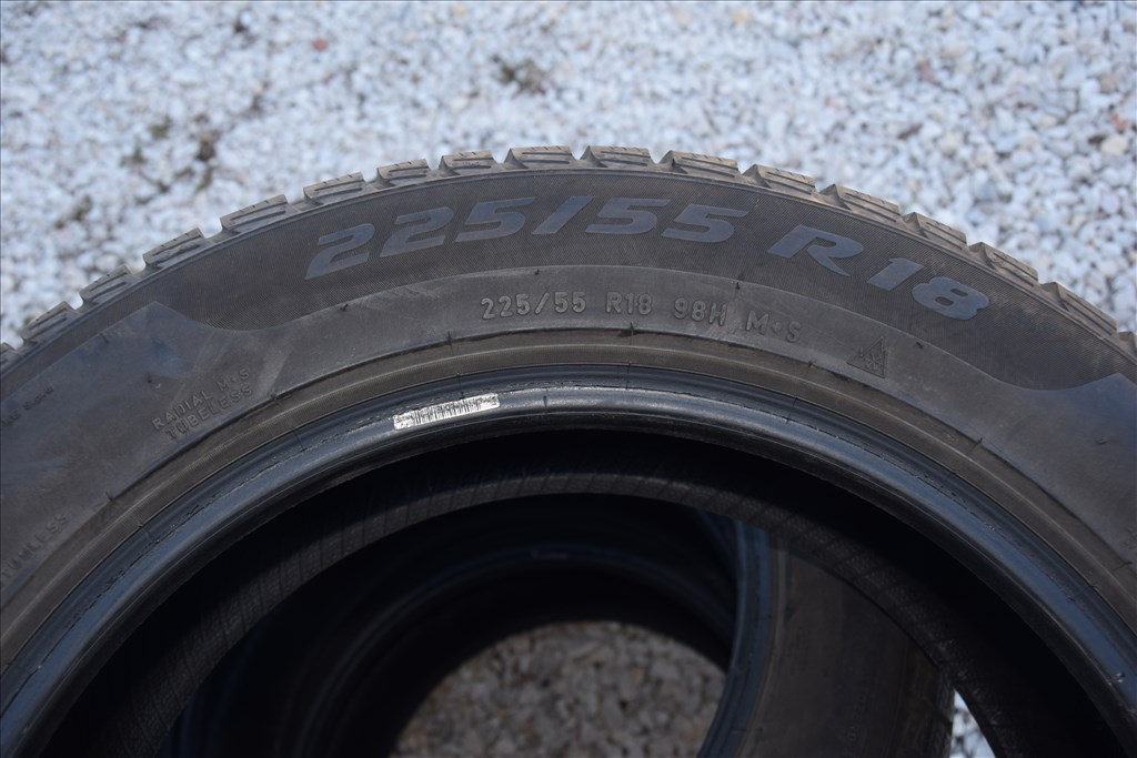  225/5518" újszerű Pirelli téli gumi gumi 3. kép