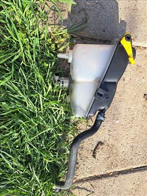 Mercedes Vaneo CDI W414 kiegyenlítő tartály 