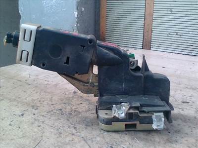 VOLVO S40 2000.06.01-2004.05.31 Bal első ajtó zárszerkezet központi záras