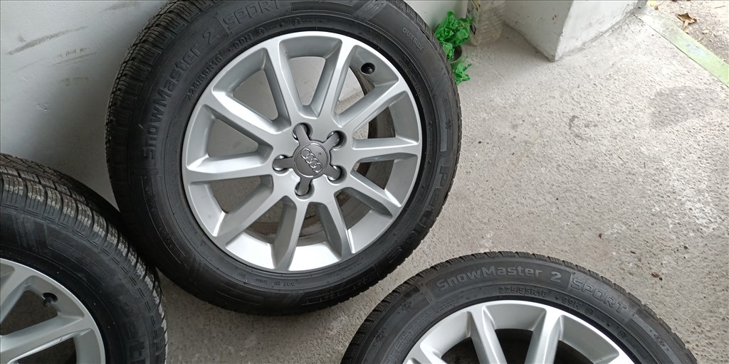  5x112 lyukosztású 16" újszerű (gyári felni) alufelni, rajta 225/55 új Petlas téli gumi gumi  3. kép