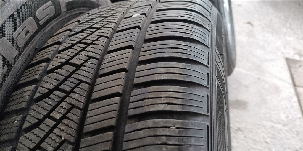  5x112 lyukosztású 16" újszerű (gyári felni) alufelni, rajta 225/55 új Petlas téli gumi gumi  11. kép