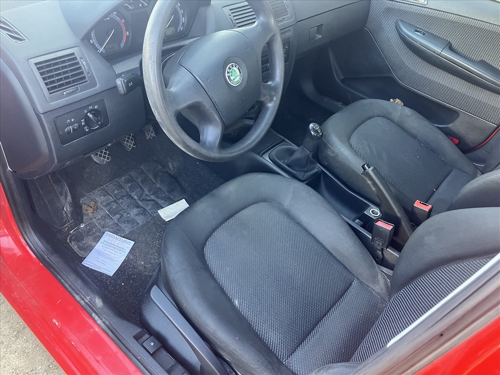 Skoda Fabia I bontott alkatrészei 8151 szín  3. kép