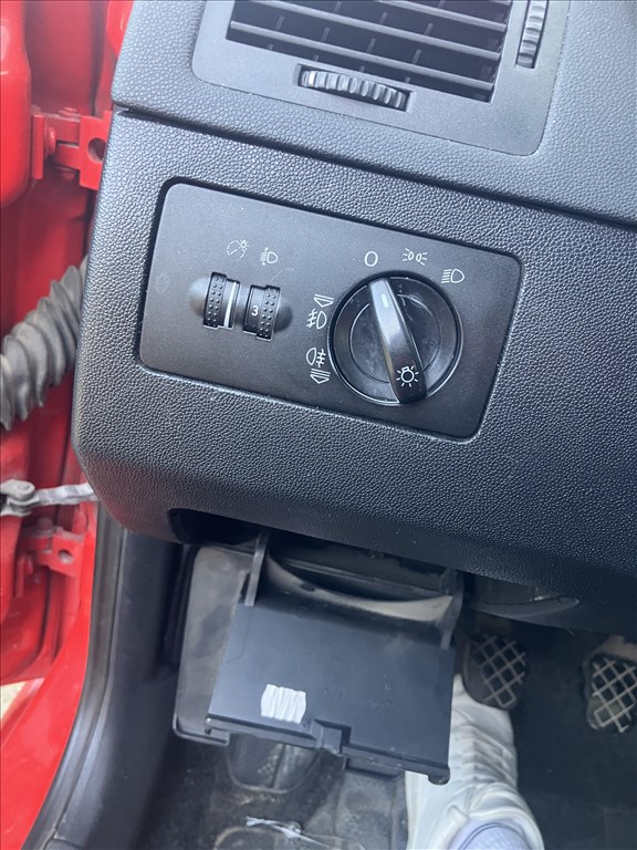 Skoda Fabia I bontott alkatrészei 8151 szín  12. kép