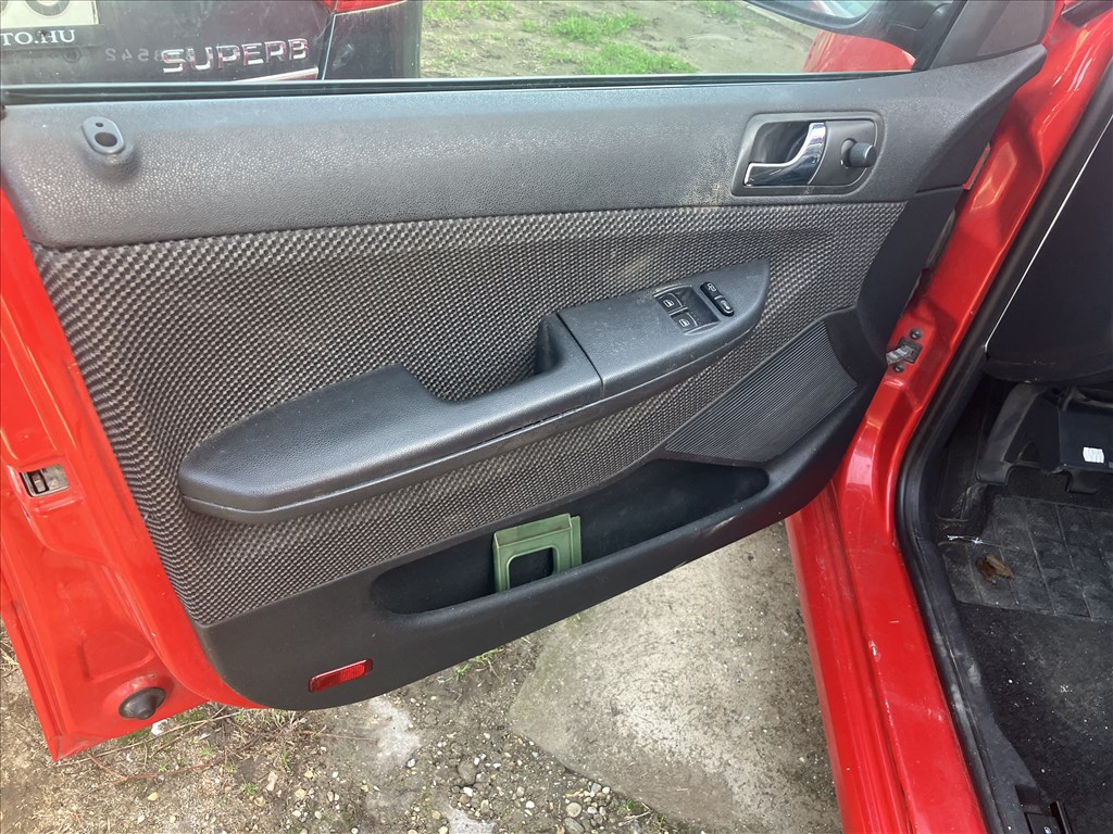 Skoda Fabia I bontott alkatrészei 8151 szín  13. kép