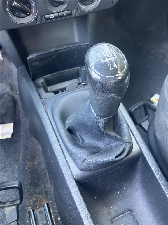 Skoda Fabia I bontott alkatrészei 8151 szín  15. kép