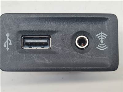 Volkswagen Golf VII USB aljzat (27156) 5g0035222c