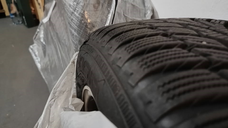  5x120 lyukosztású 16" használt Dotz alufelni, rajta 205/55 újszerű Nokian téli gumi 9. kép