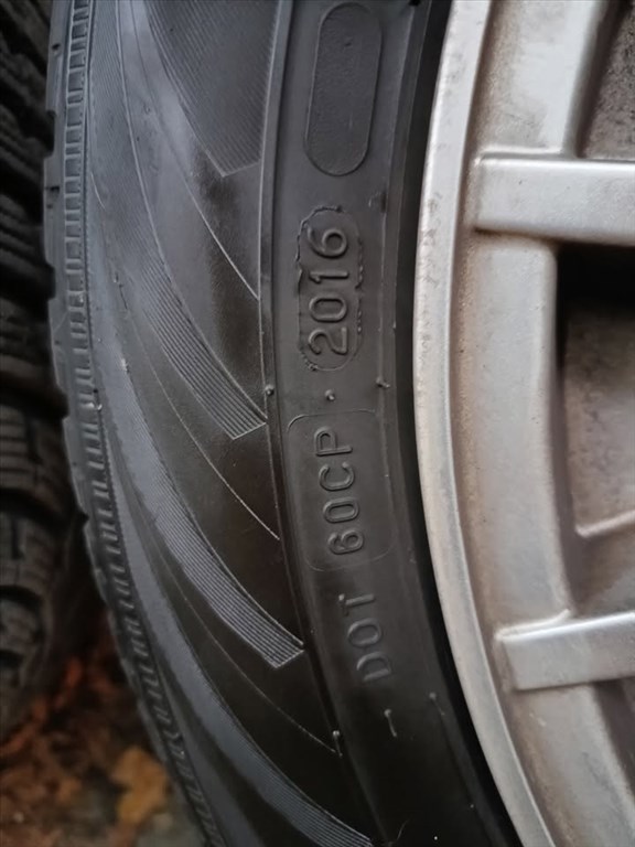  5x120 lyukosztású 16" használt Dotz alufelni, rajta 205/55 újszerű Nokian téli gumi 3. kép