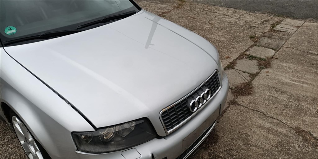 Audi A4 B6 géptetö 1. kép