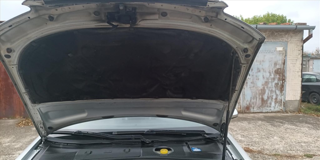 Audi A4 B6 géptetö 3. kép