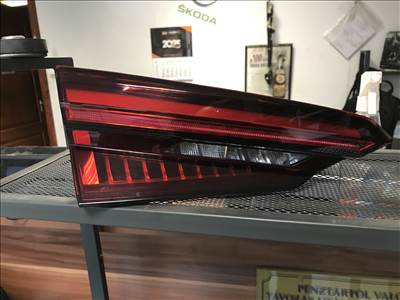 Audi A5 (B9 - 8W) bal hátsó belső lámpa 8w6945093g