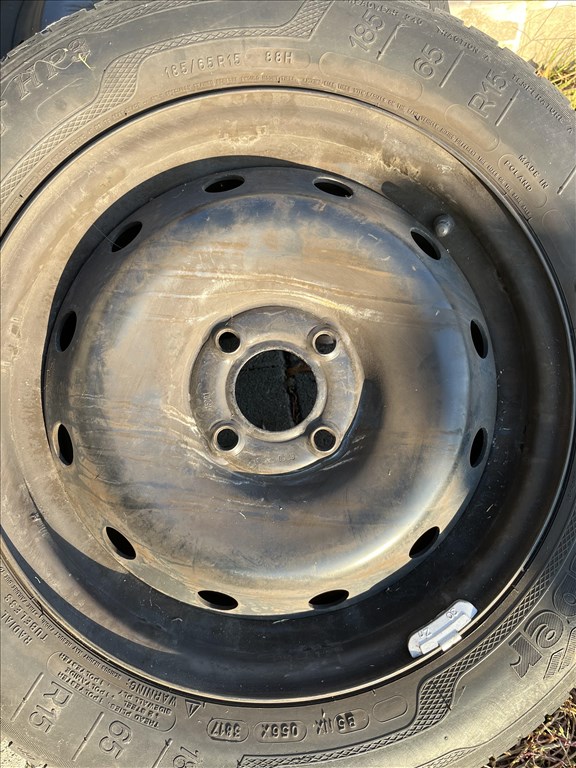  15" használt lemezfelni, rajta 185/65 használt Kleber nyári gumi gumi  3. kép