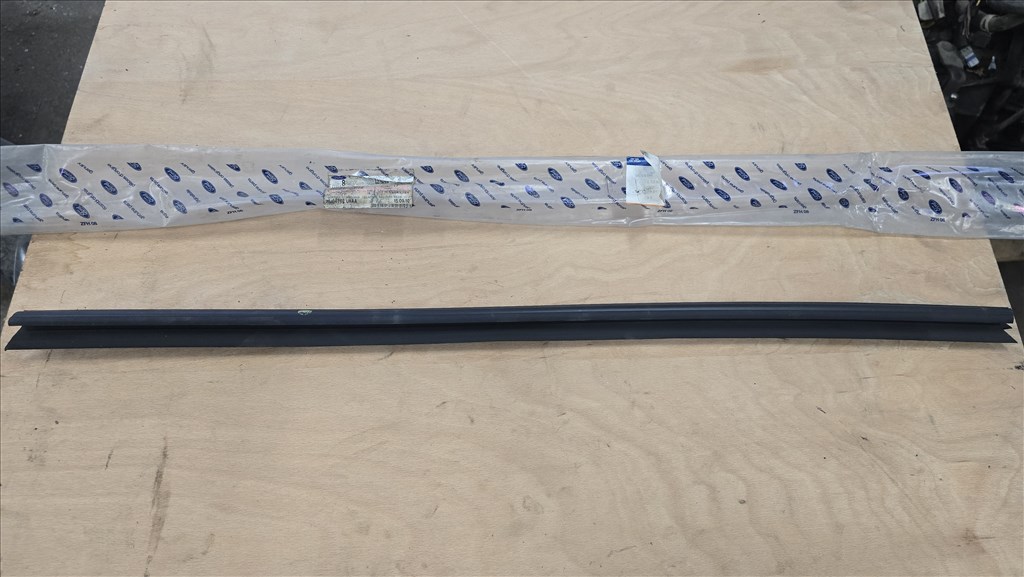 Ford Mondeo Mk4 bal első vízlehúzó díszléc ÚJ 7s71a20570ad 1. kép