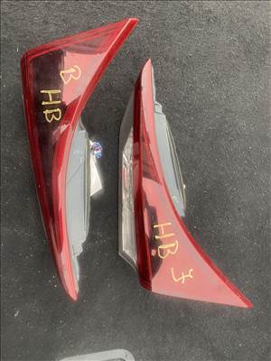 Toyota Auris (E180) hátsó lámpa