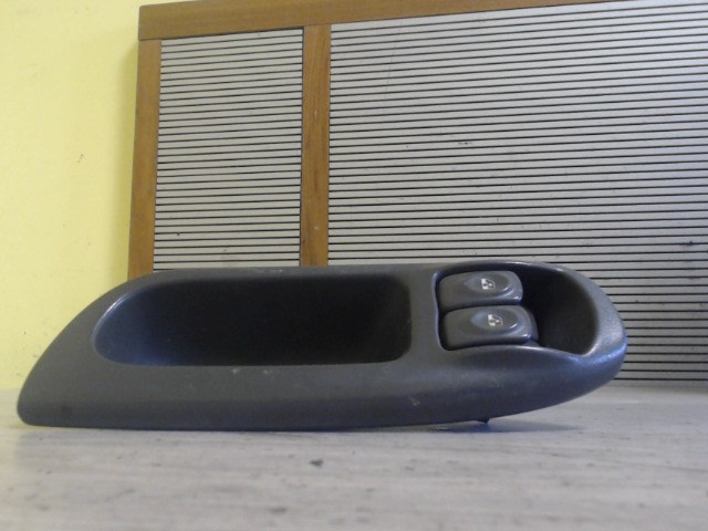 RENAULT MEGANE SCENIC 99-03 Bal első ablakemelő kapcsoló 1. kép