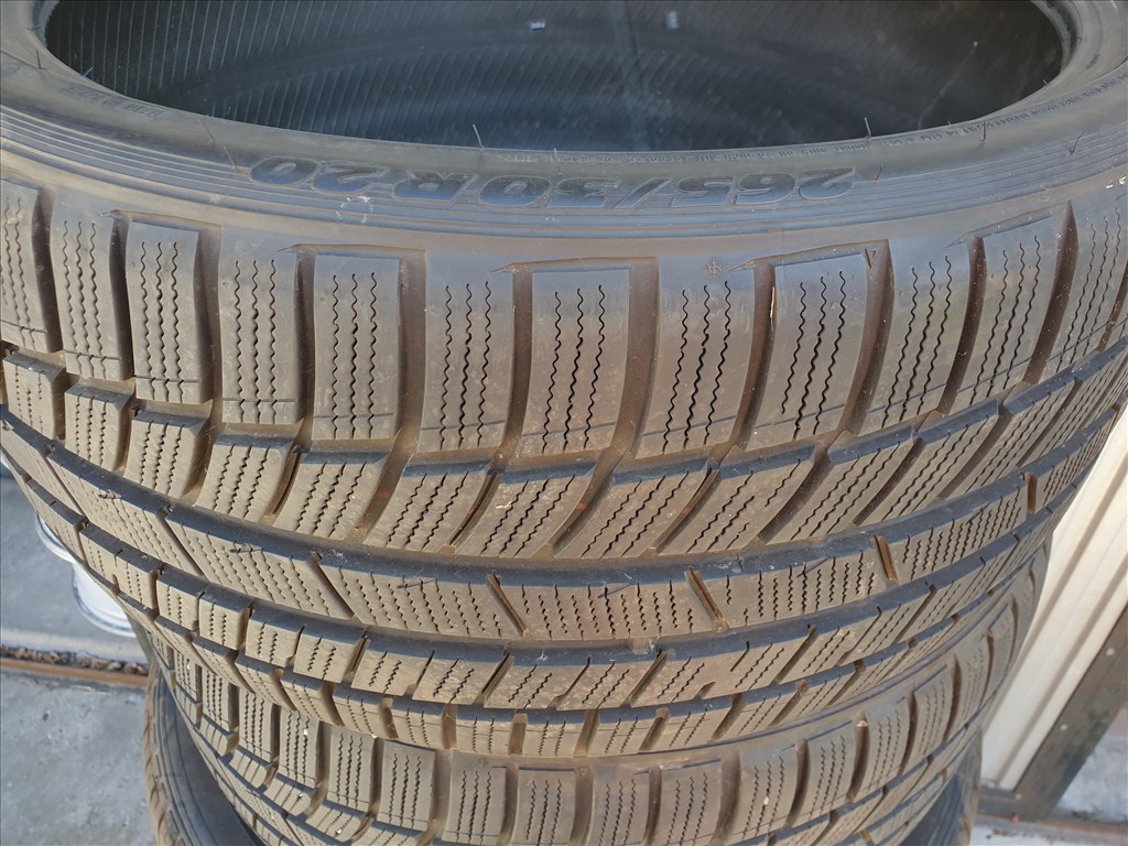  265/30 20 TOYO Snowprox 4. kép