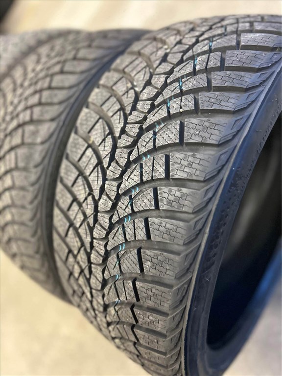  235/3519"Kumho téli gumi 235/35R19, 235/35 R19, 4db új-újszerű 2. kép