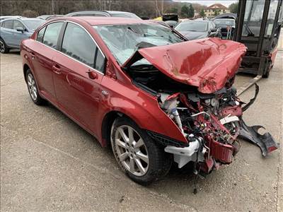 Toyota Avensis (T270) bontott alkatrészei