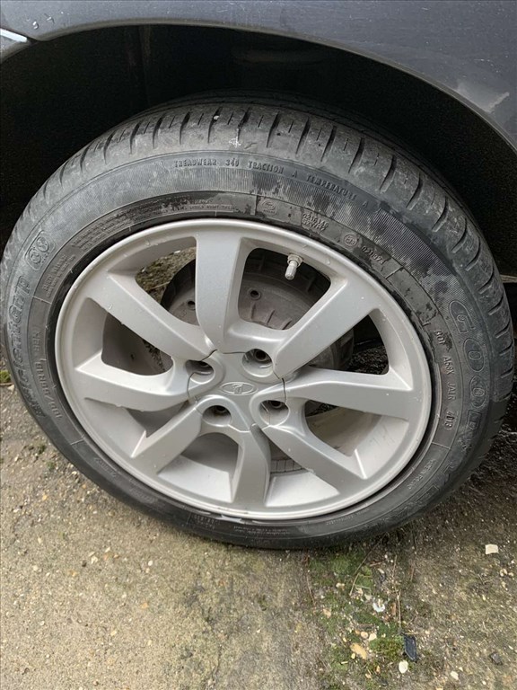 Gyári Lada Alufelni Granta Kalina R15 Jó állapotú Gumival 1. kép